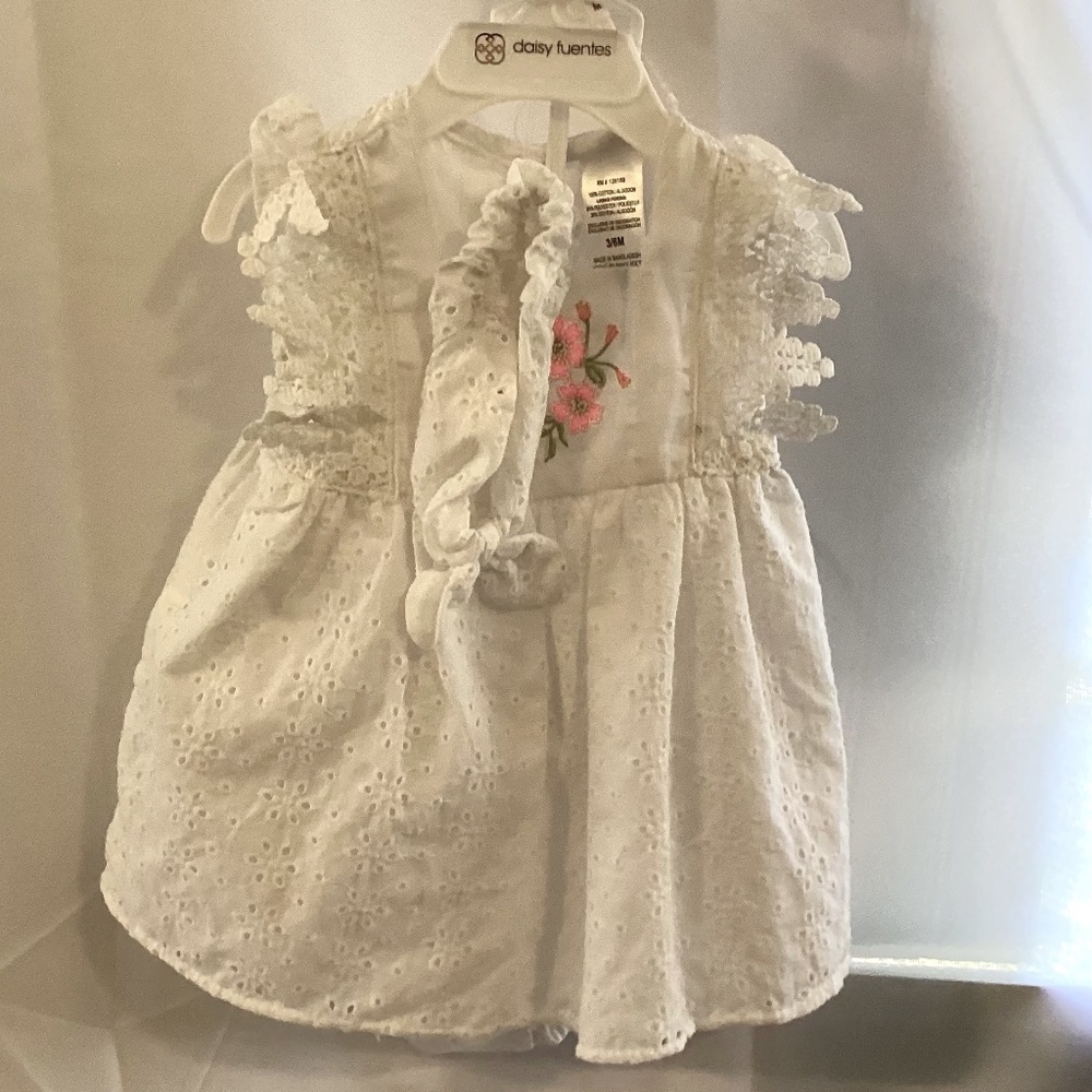 Brand New Daisy Fuentes White 3 Piece Baby Dress 3-6 months